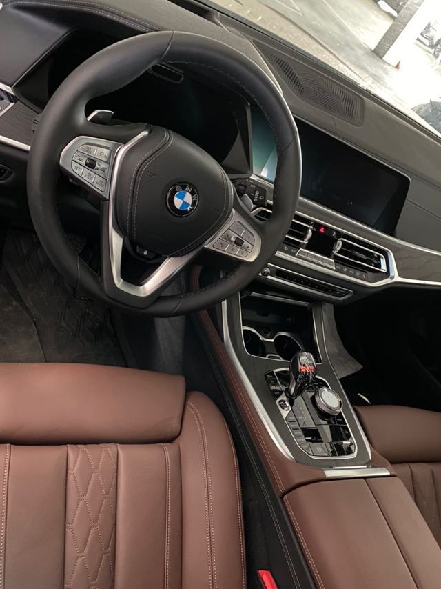 全新2021款宝马x7辽阔悠然与梦墙相遇