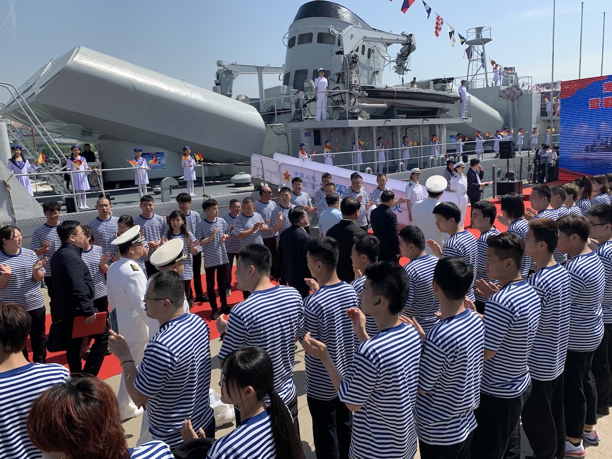 海军昭通号导弹护卫舰接舰暨爱国主义教育基地揭牌仪式在中国水准零点广场隆重举行