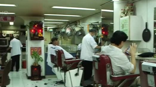 充满年代气息的理发店，为何深受香港市民的欢迎？