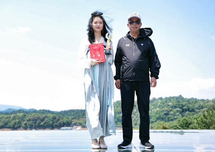 冠军得主张超亿