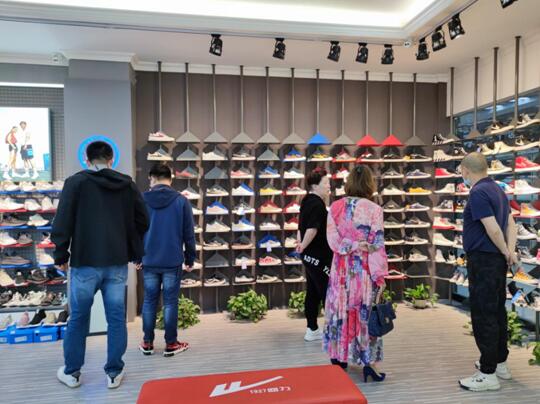 国潮复古风流行 汉口北鞋业周年庆国风国潮产品受追捧