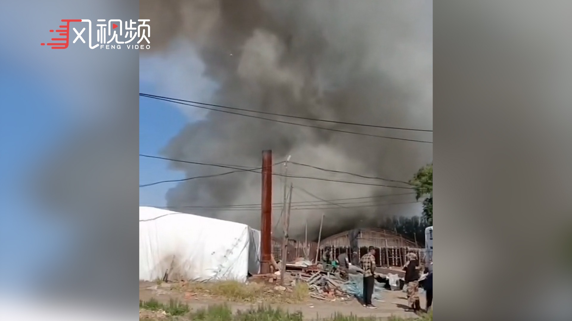 黑龙江东宁一楼体发生爆炸致2死5伤，现场腾起巨大蘑菇云