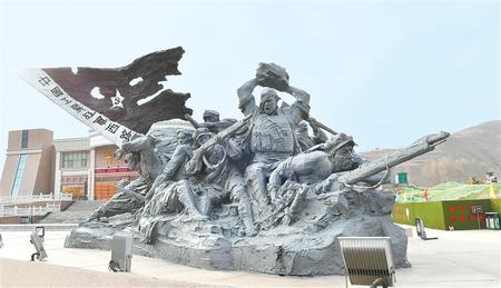 古浪战役纪念馆前表现西路军英勇作战的雕塑 本版摄影：新甘肃·甘肃日报记者 张铁梁