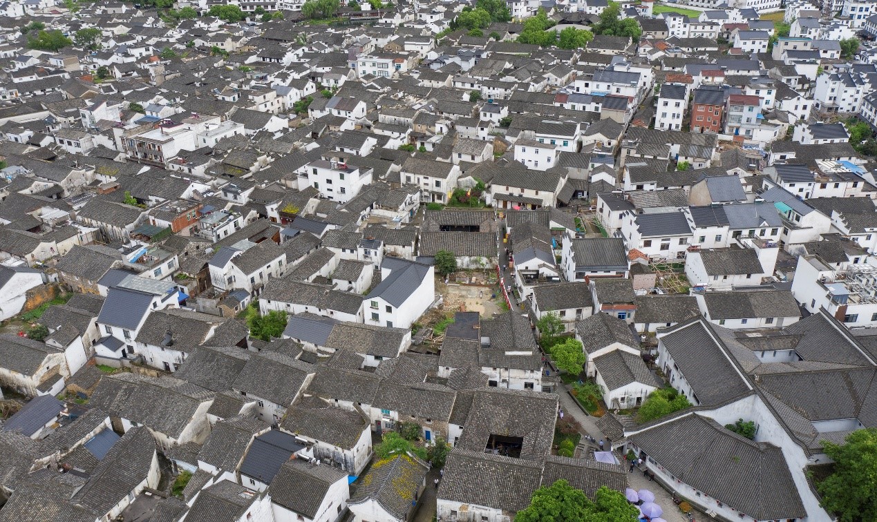 图为航拍富阳龙门古镇.图为航拍颇具江南特色的富阳龙门古镇建筑.