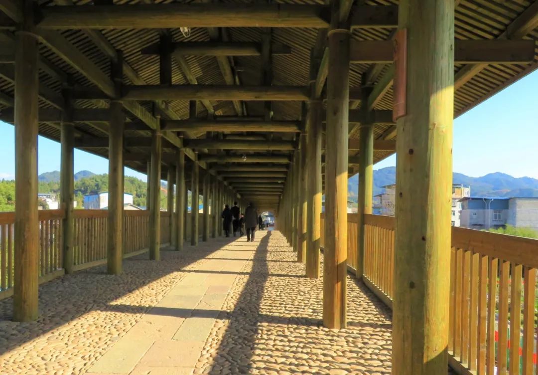 武夷山这座木拱廊桥，堪称“中国一绝”