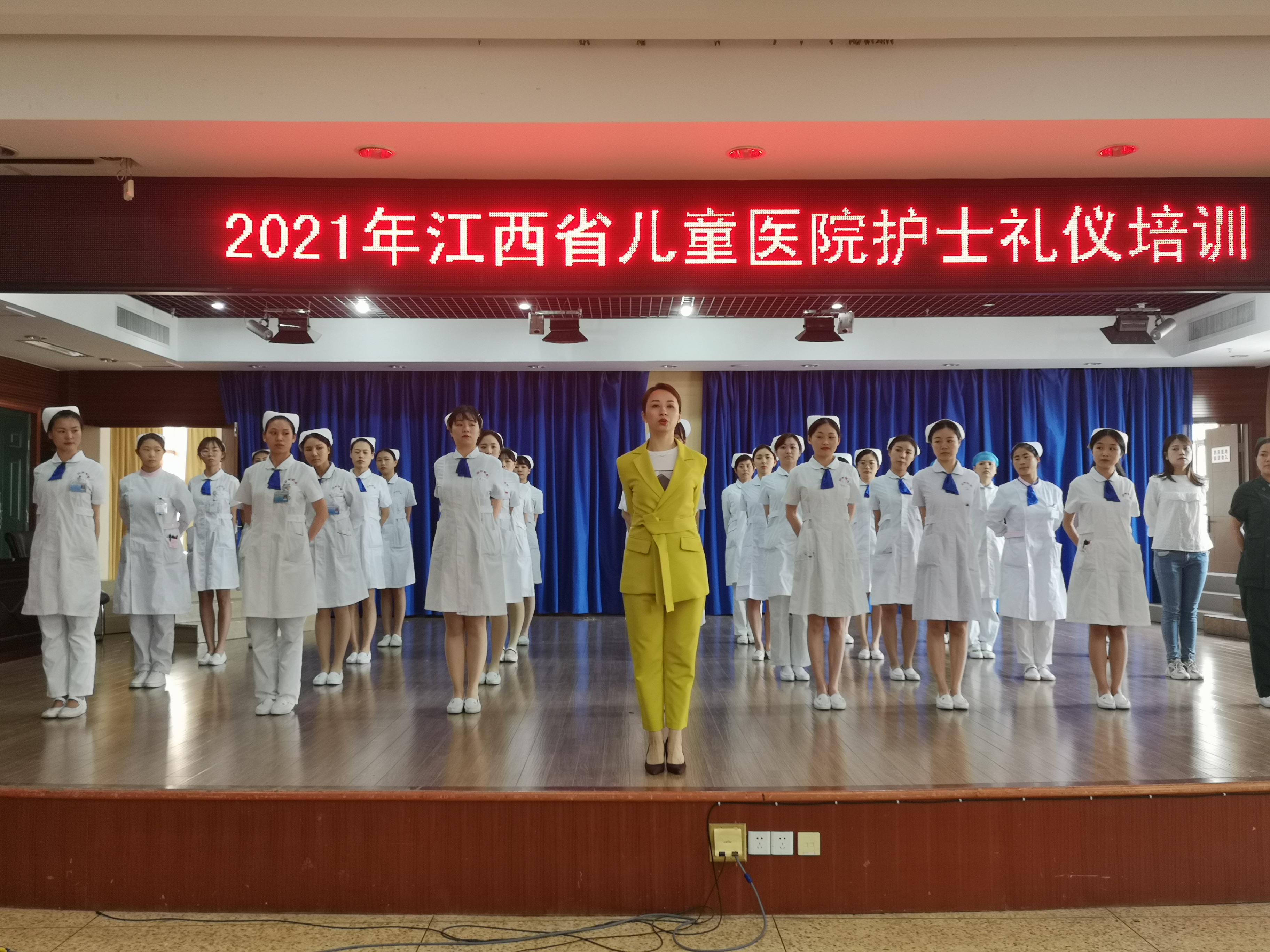 江西省儿童医院举办护士礼仪培训