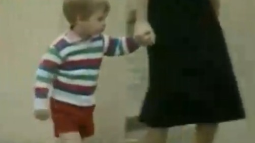三岁半的威廉王子在上幼儿园时，就领教了媒体的搅扰