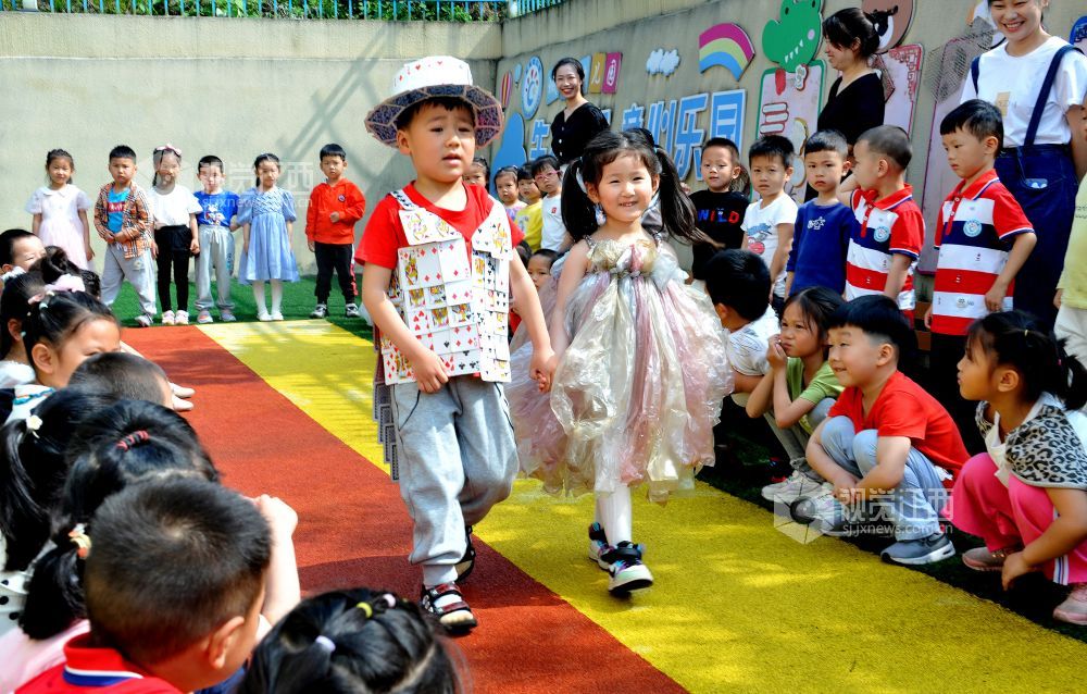 江西德兴:环保"时装"秀出幼儿新意识__凤凰网