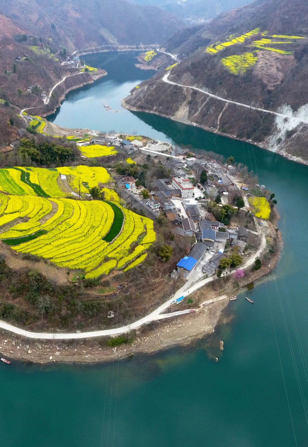 ▲ 陇南文县，白龙江沿岸。摄影/冉创昌