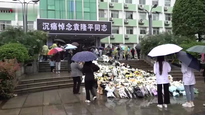 袁隆平遗体送别仪式举行 民众：多远也要来送袁爷爷最后一程