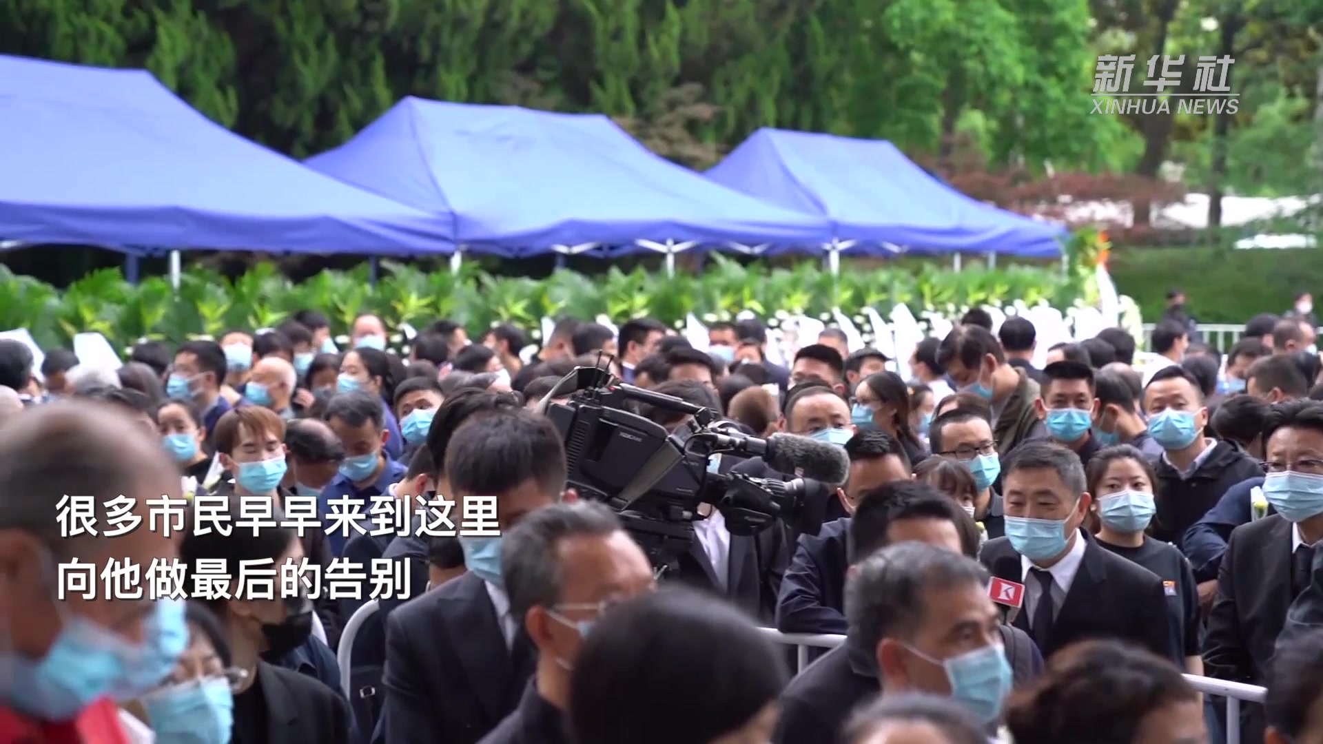 民众雨中送别 希望中国赠送一对大熊猫 韩国大邱市长提出 饲养员哭成泪人 福宝 此