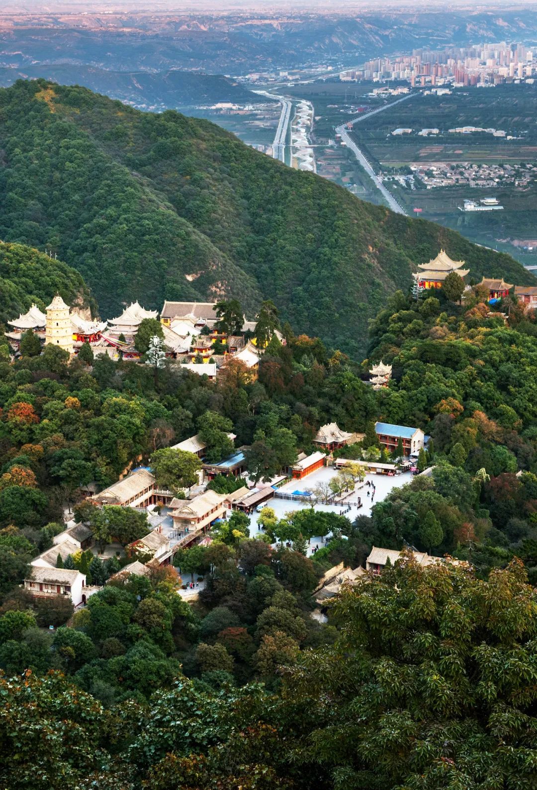 ▲ 崆峒山，道教第一山，陇东也有林海景色。摄影/李平安
