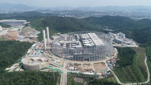 金隅通达公司《炉排式垃圾焚烧炉用耐火材料技术集成与产业化制备》，获北京市科学技术进步二等奖，图为项目成果应用于世界单体最大深圳能源东部垃圾焚烧发电项目