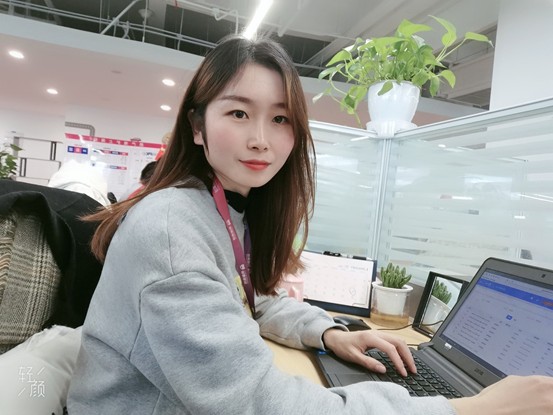 易鑫女客服阻止不良情绪放大靠得是给解决方案