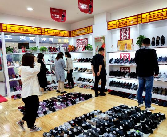 国潮复古风流行 汉口北鞋业周年庆国风国潮产品受追捧