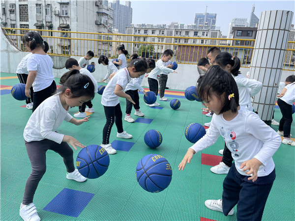 合肥市宿州路幼儿园举办中班年级组拍球比赛