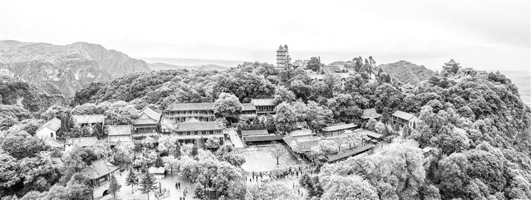 航拍崆峒山 掌上兰州&middot;兰州晨报首席记者 田蹊 摄