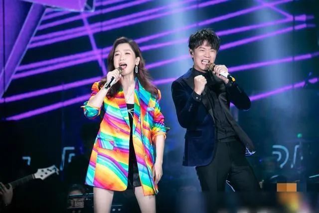 你能准确说出凤凰传奇两个人的名字吗 甜甜新闻