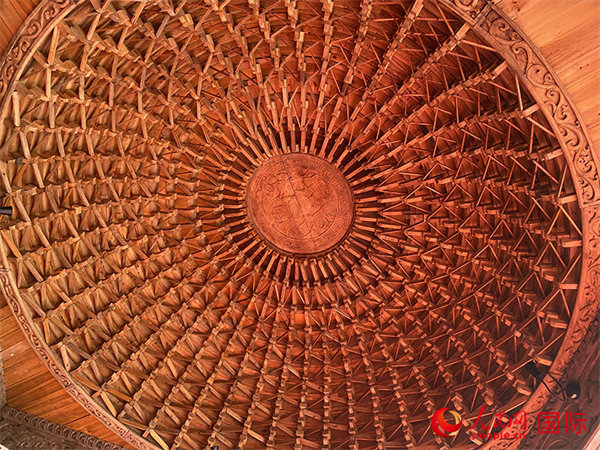 考亭古街戏台穹顶。人民网 吴思萱 摄