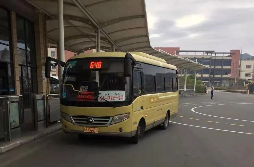 公交车为支持该绿色低碳项目,切实履行政策性绿色金融职能,农发行余姚