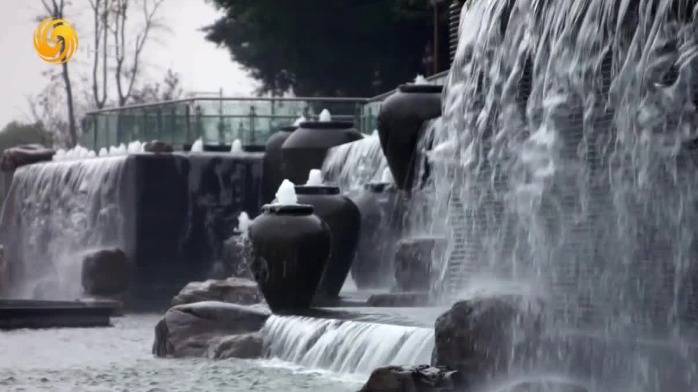 探访四川泸州白酒坊，酿酒的粮食已有几百年的历史