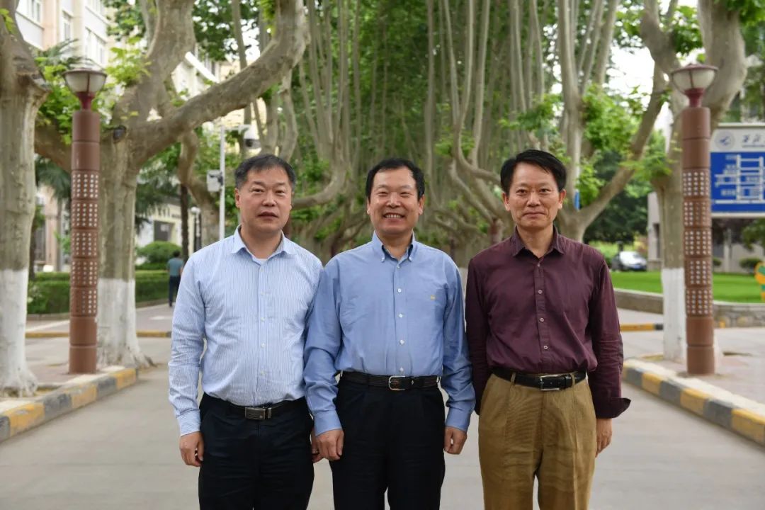 民机三总师在梧桐大道合影