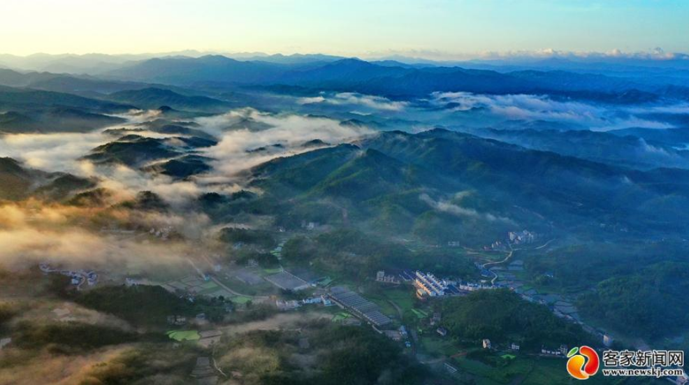 文武坝镇云海美景.