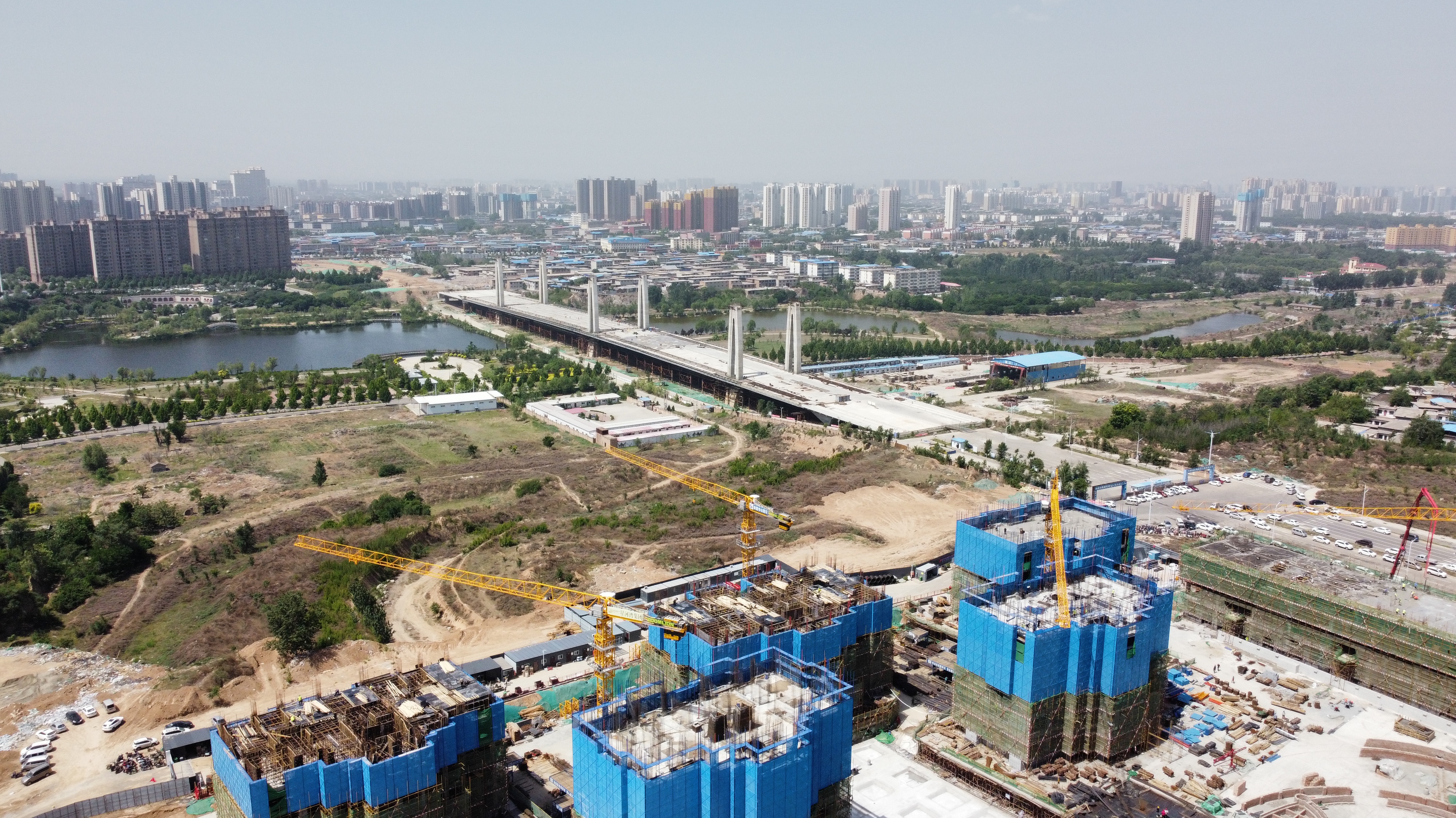 图为建设中的临汾星河湾