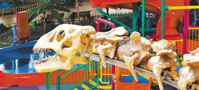 恐龙骨架 本版照片均为张丰摄