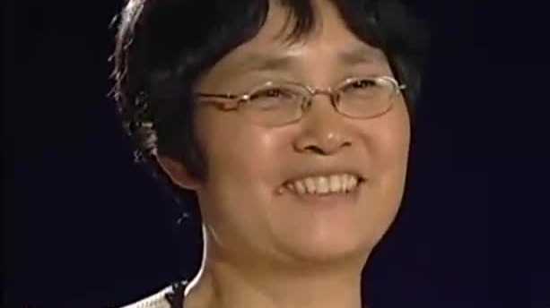 战地护士刘亚玲两次独创阵地前线，她成为了首长的“重点盯防对象”