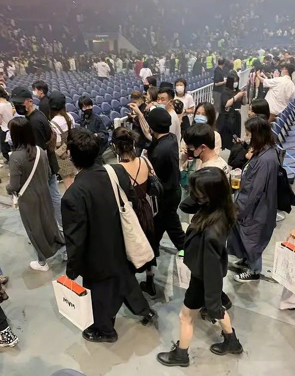 小欢喜 英子恋上大6岁帅哥鼓手 疑似恋爱细节被扒 凤凰网