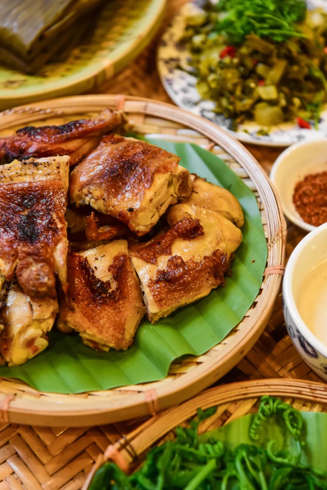 ▲ 云南西双版纳的香茅草烤鸡。图/视觉中国