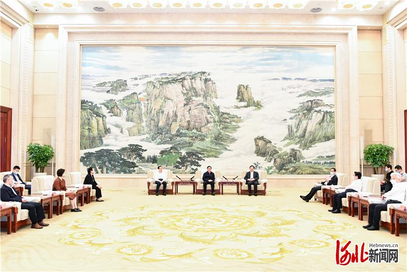 5月26日至28日，全国政协副主席、农工党中央常务副主席何维率农工党中央调研组来我省，就深入推进绿色转型、确保如期实现碳达峰碳中和进行专题调研。省委书记、省人大常委会主任王东峰参加座谈交流。 河北日报记者赵威摄