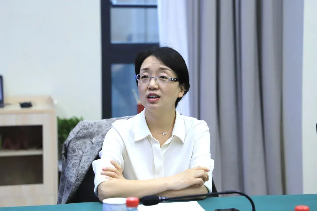 重庆市中新项目管理局党组书记,局长曾菁华会见重庆三峡融资担保集团