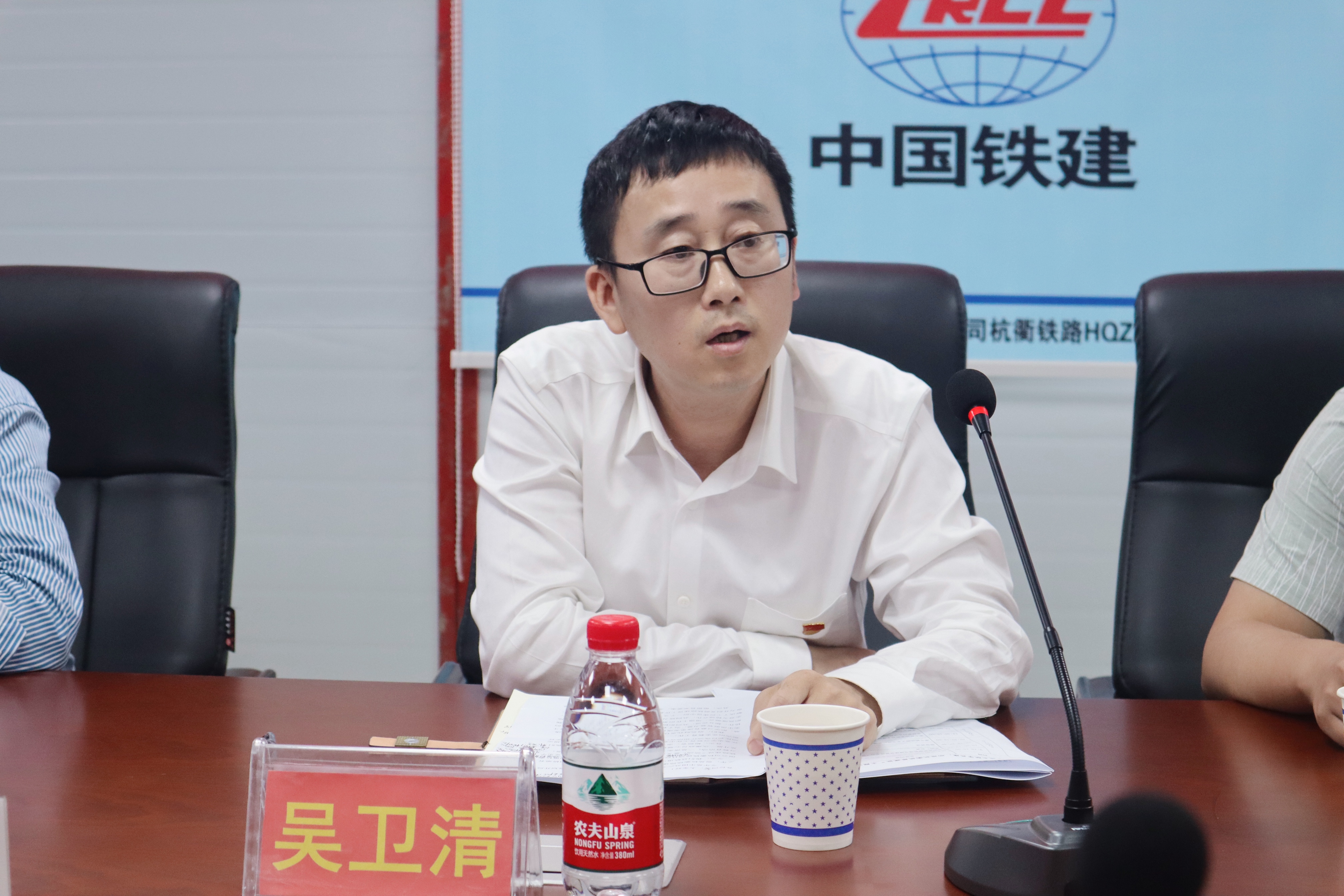 龙游县铁路轨道交通建设管理中心党组成员、副主任吴卫清发言