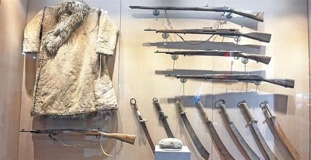 西路军当年用过的大刀、枪支、衣服等物品