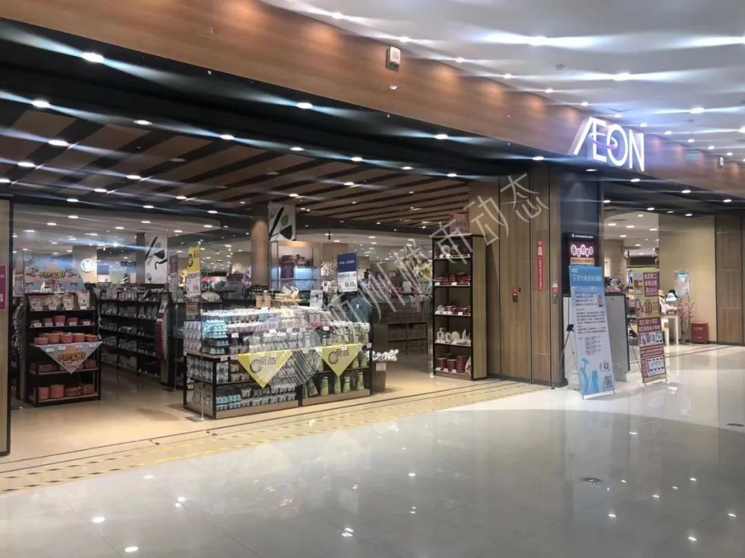 永旺的超市,三个楼层分开收银.