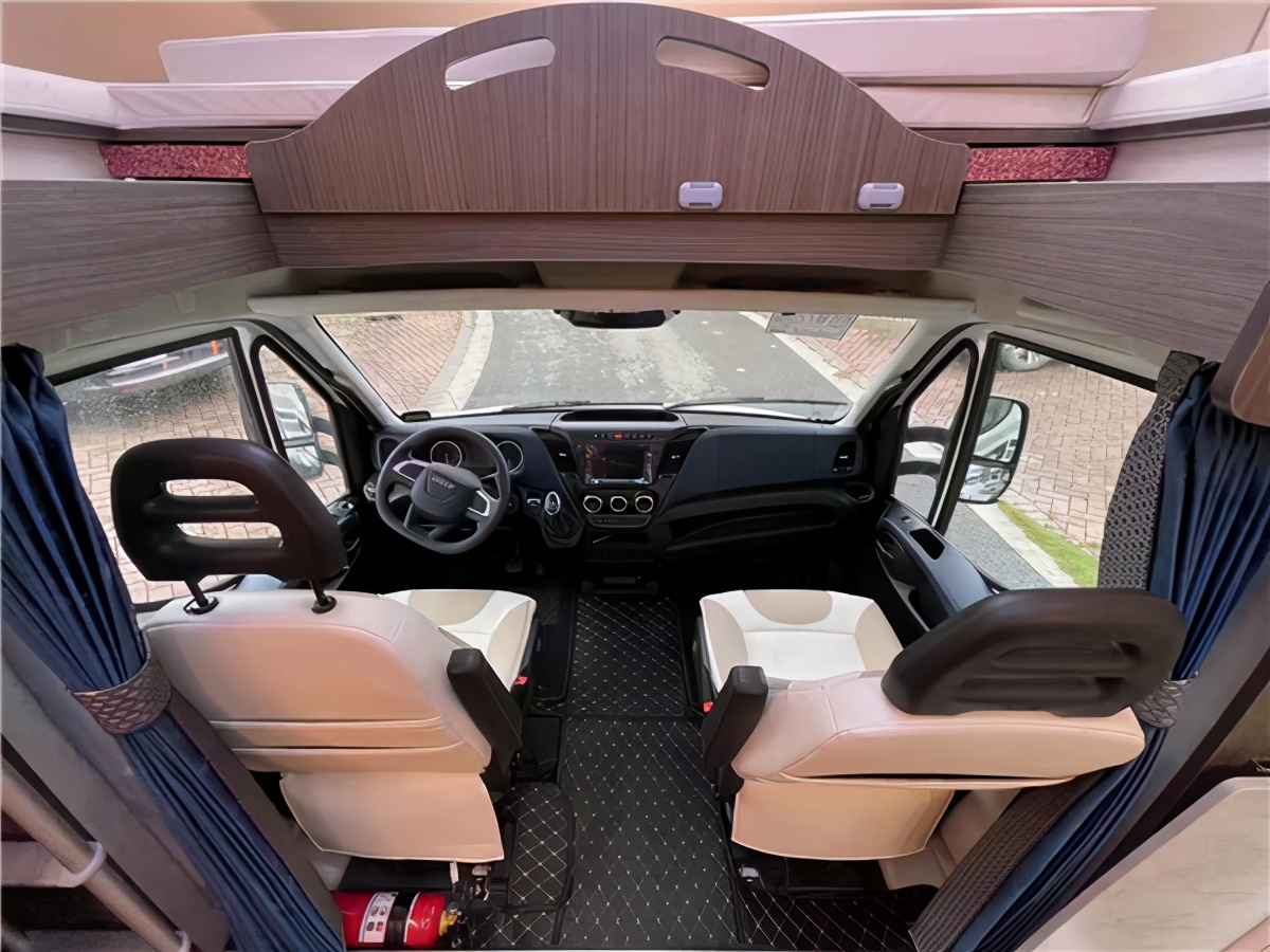 瑞弗全新发布S820进口依维柯房车，6.5吨底盘提供出行保障