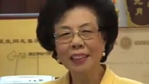 林惠龙是70年代来港的大陆移民，父亲去世后她自力更生