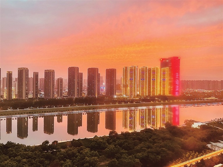 晚霞颜值爆表 气象部门释因