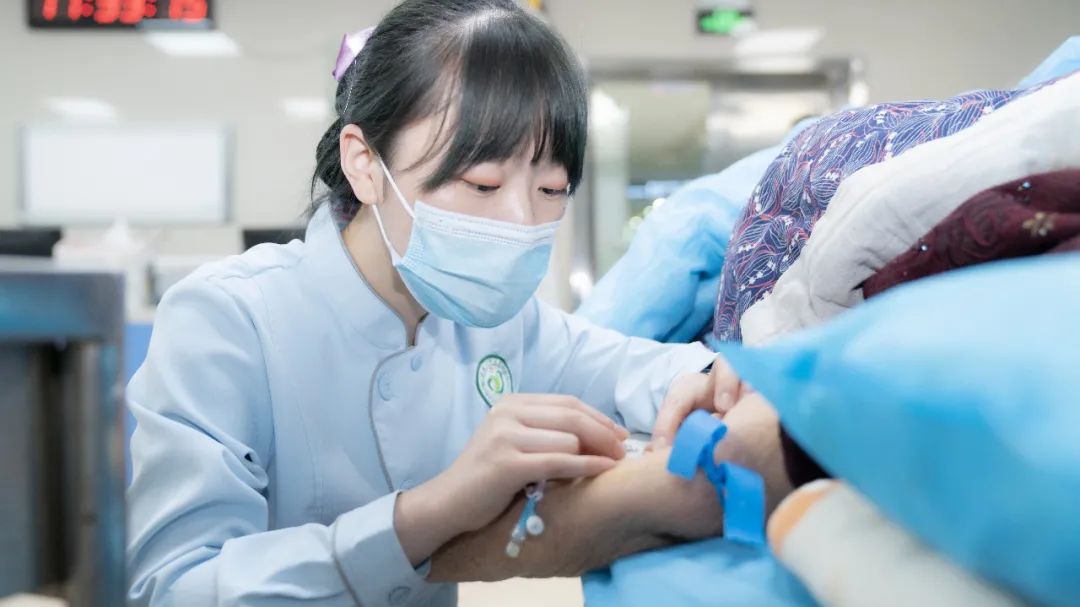 西安市大兴医院杨妮:外柔内刚的“发光女孩”