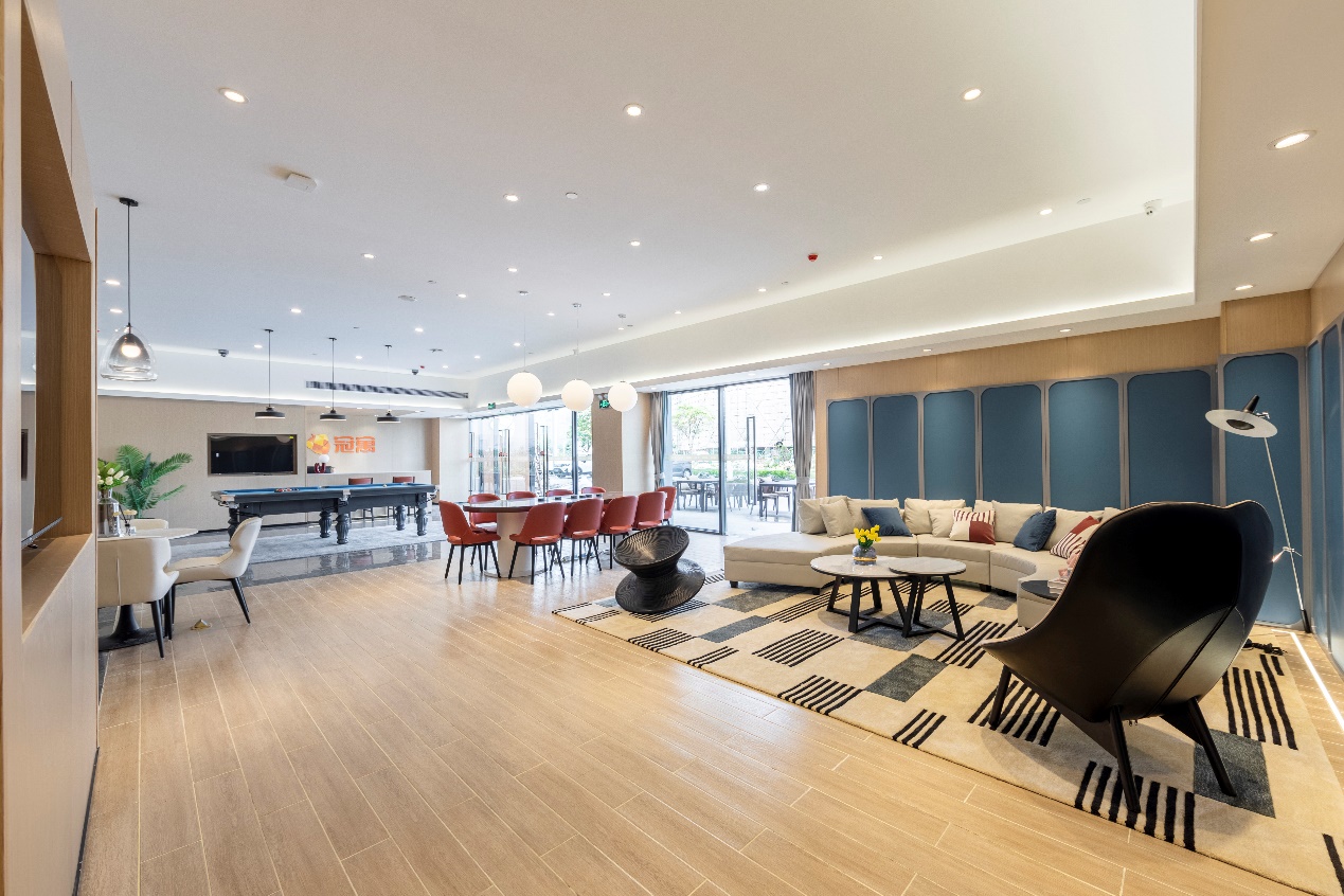 (龙湖冠寓公区实拍图)