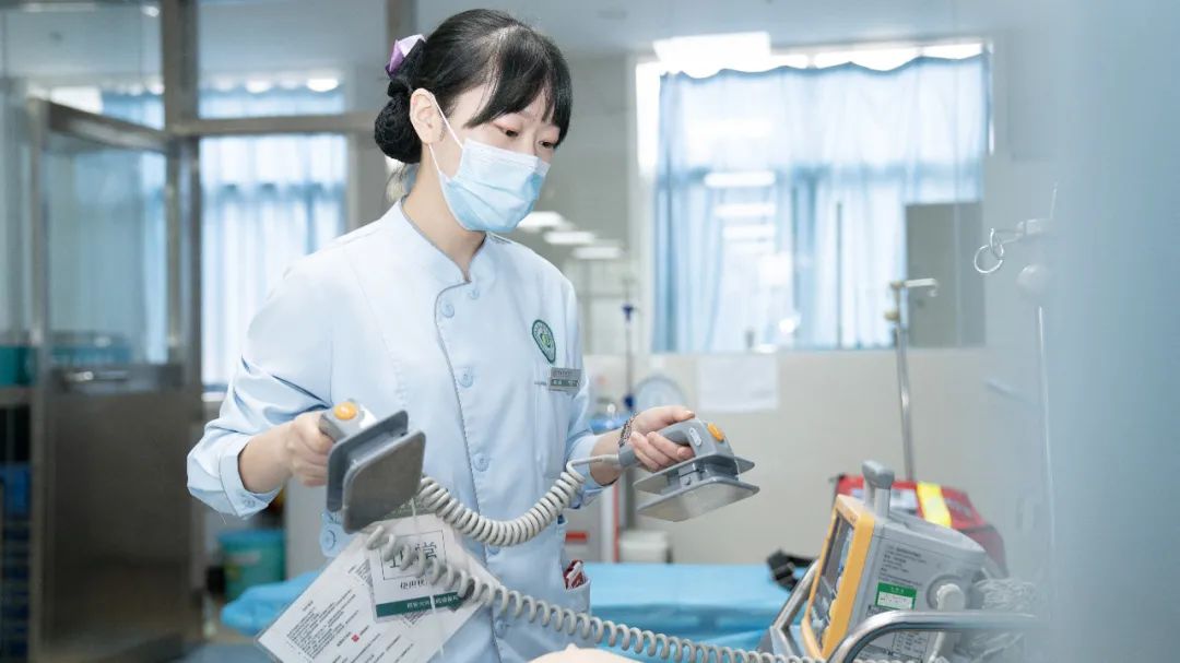 西安市大兴医院杨妮:外柔内刚的“发光女孩”