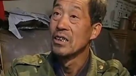 王安智是村里有头有脸的颇受人尊敬的人，他是村里唯一一所小学的代课老师