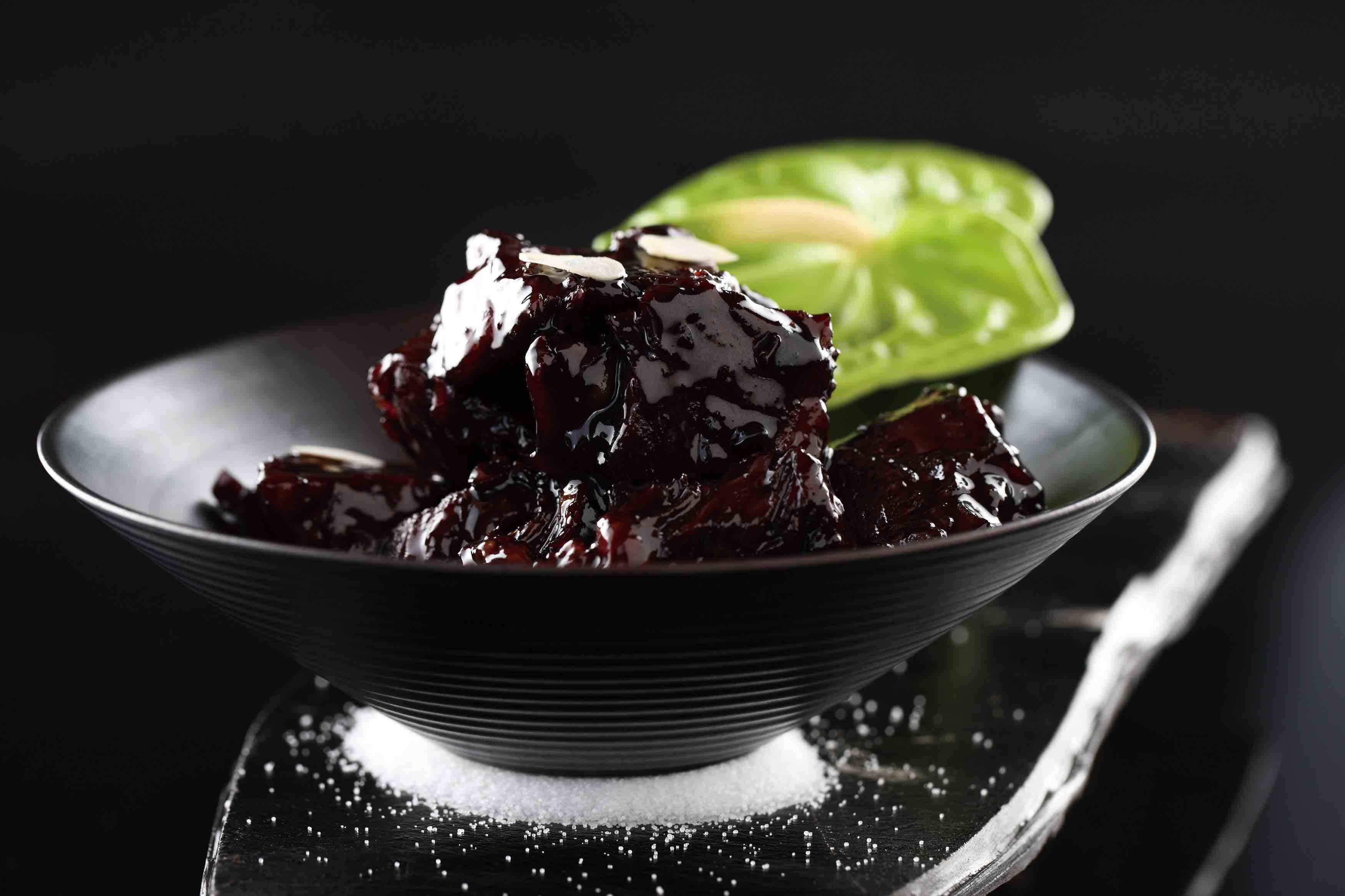 打开凤凰新                     文火焖小牛肉 作为晶采轩的特色菜品