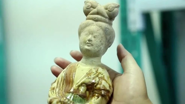 文物修复师在修复唐三彩的时候，最难修复的是什么？