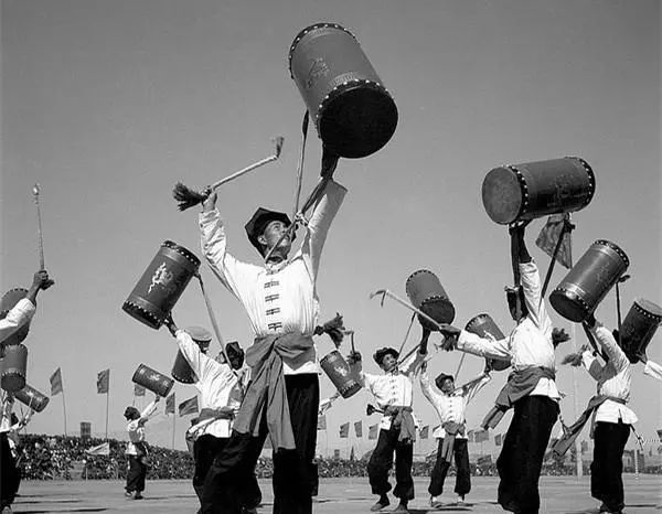 ▲甘肃兰州的《太平鼓》表演（1952年）