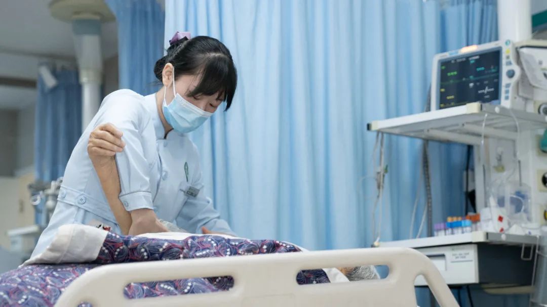 西安市大兴医院杨妮:外柔内刚的“发光女孩”