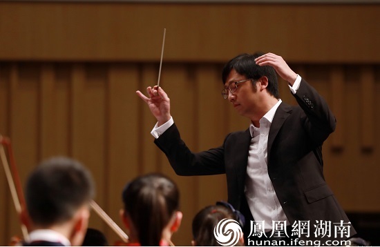 特邀国家一级指挥周晓枫老师担任音乐会指挥