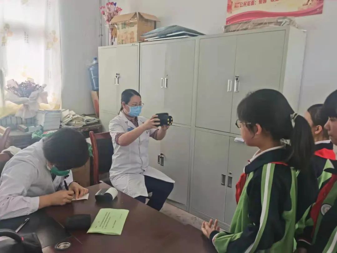 西安市第一医院眼科专家赴铜川为革命根据地儿童献爱心义诊